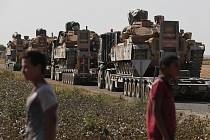 Konvoj vozidel turecké armády v Sýrie.