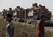 Konvoj vozidel turecké armády v Sýrie.