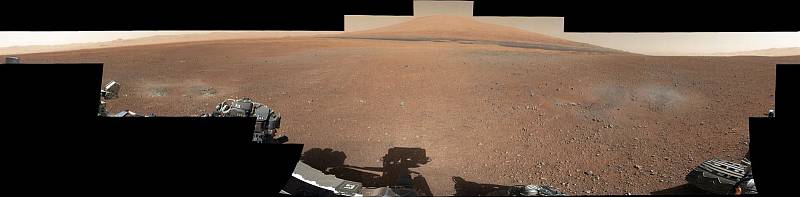 Vozítko Curiosity na Marsu pravidelně fotí panoramatické snímky. Tato fotka z roku 2019 je panorama s nejvyšším rozlišením, jaká kdy byla na Rudé planetě pořízena.