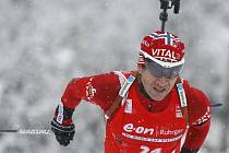 Norský biatlonista Ole Einar Björndalen si v Hochfilzenu dojel pro 90. vítězství ve Světovém poháru v kariéře.