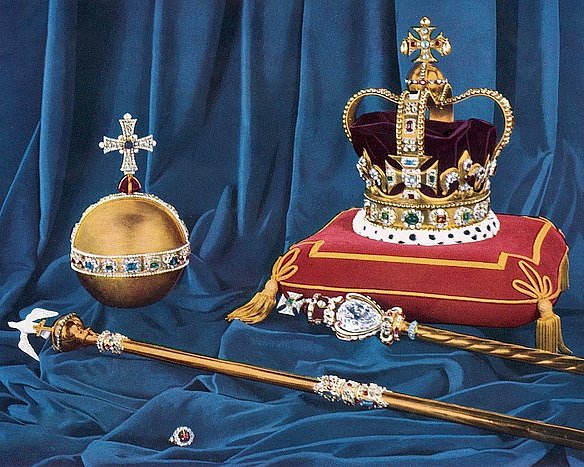 Britské korunovační klenoty. Na historickém snímku lze vidět korunu sv. Eduarda, žezlo a jablko. Všechny předměty byly položeny na rakvi Alžběty II.