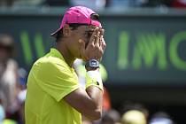 Zvládne ostrý zápas? Rafael Nadal si na tréninku v Miami poranil kotník.