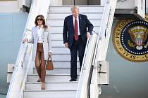 Donald Trump dorazil s manželkou Melanií do Helsinek.