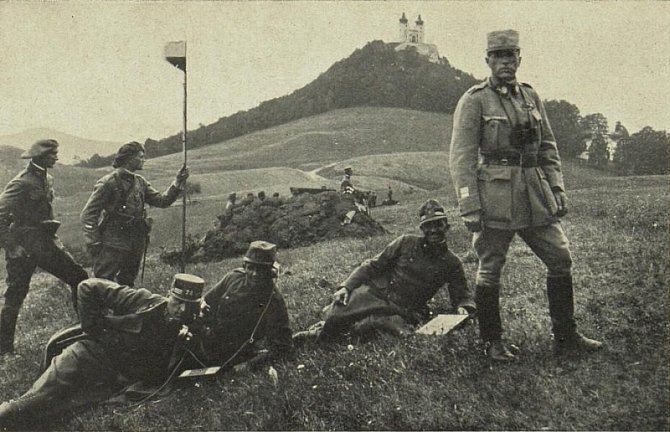 Českoslovenští vojáci pod velením Josefa Šnejdárka v červnu 1919 v Banské Štiavnici