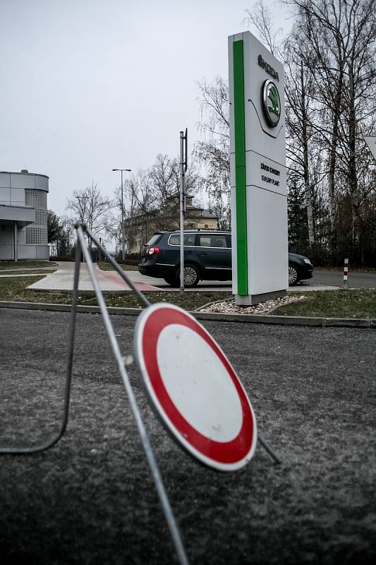 Výroba vozů Škoda v závodě Kvasiny.