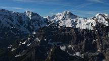 Bernské Alpy ve Švýcarsku okouzlují svou nádhernou krajinou.