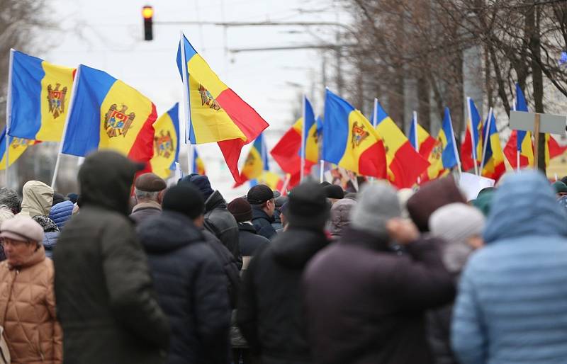 Tisíce lidí 12. března demonstrovaly v moldavském hlavním městě proti vládě a zvyšujícím se životním nákladům. Protesty svolala proruská strana Șor