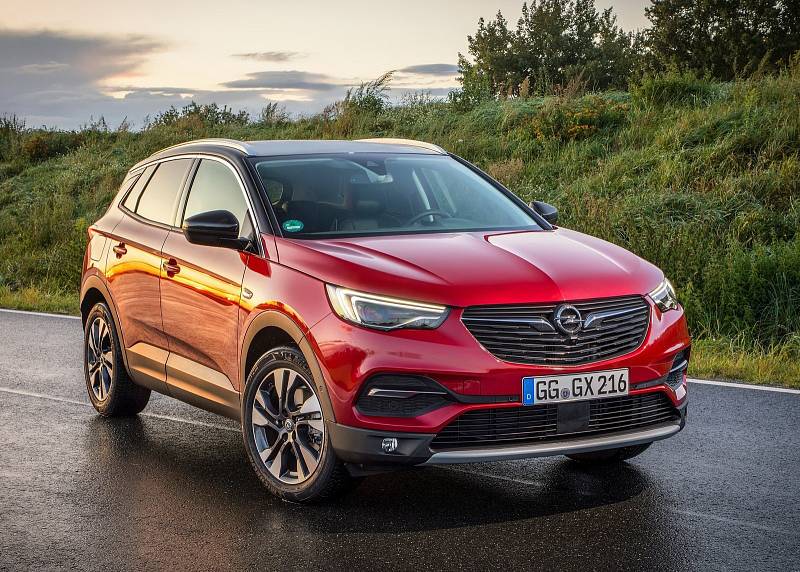 Opel Grandland X (-3 000 až 6 000 Kč podle výbavy a motoru) na 536 990 Kč