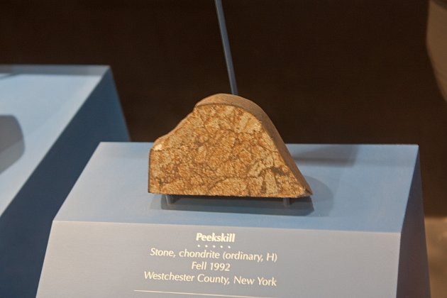 Peekskillský meteorit, který dopadl 9. října 1992 přímo na zaparkované auto