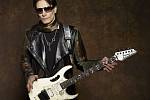 Americký kytarista Steve Vai