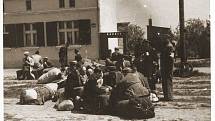 Židé z Německa, z Rakouska a z Prahy byli deportováni do lodžského ghetta, odkud zamířili do vyhlazovacého tábora