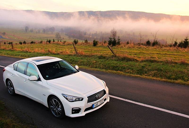 Infiniti Q50S Hybrid AWD.