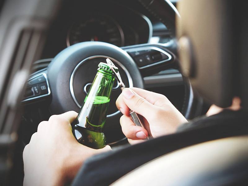 Alkohol za volantem - Ilustrační foto