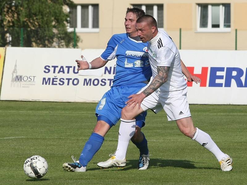 Tomáš Řepka (vlevo) oblékl dres Mostu v přátelském zápase proti Souši.