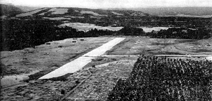 Letiště v Lunga Point na Guadalcanalu budované japonskými a najatými korejskými dělníky v červenci 1942