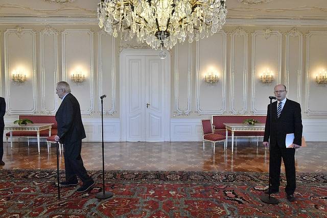 Střet prezidenta Miloše Zemana a premiéra Bohuslava Sobotky na Pražském hradě
