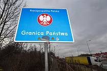 Cedule na hraničním přechodu Náchod-Kudowa.
