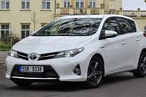 Toyota Auris hybrid je dlouhověká ojetina s nízkou spotřebou
