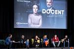 Kriminální seriál Docent je fiktivním příběhem s reálnými prvky. 
