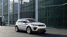 Land Rover Evoque sice není ani sportovní, ani extrémně drahý, přesto je však celkově nejoblíbenější. Nejmenší Range Rover má zkrátka něco do sebe.