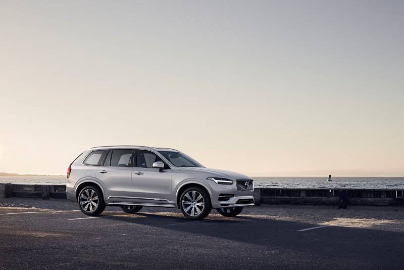 Moderniované Volvo XC90 (2020)