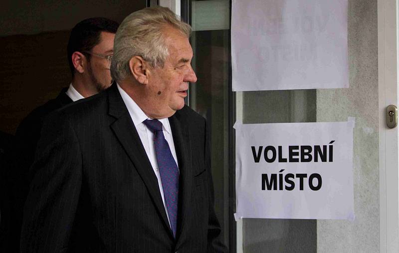 Prezident Miloš Zeman odvolil v ZŠ Brdičkova na pražských Lužinách.