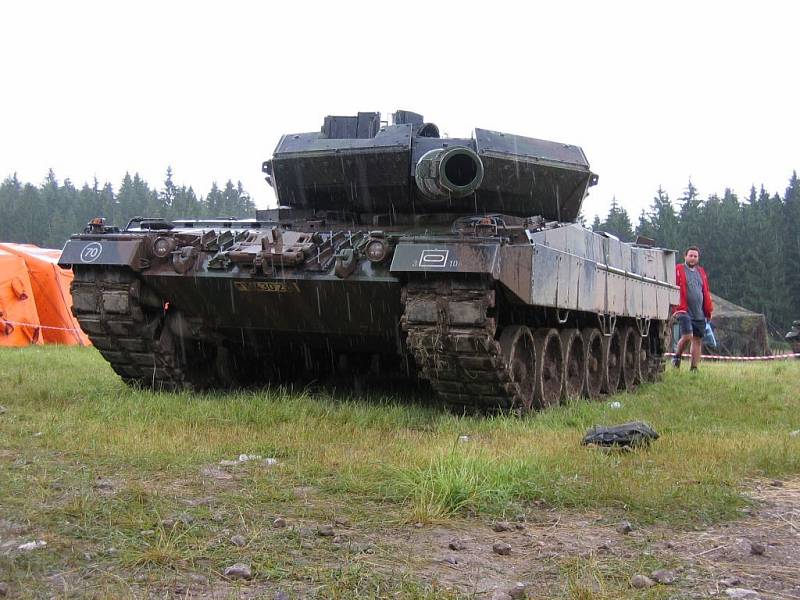 Zástupci německého Bundeswehru přivezli tank Leopard II.