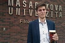 Mladý historik Libor Zajíc se v Brně zabývá kulturními dějinami piva a pivovarnictví. Blízká je mu i pivní turistika, ochutnává regionální značky z celého světa.