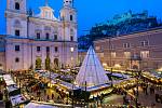 Nejznámějším vánočním trhem je bezpochyby Christkindlmarkt u katedrály, který nabízí také oblíbené kluziště. Letos se tento trh rozprostírá až na blízké Mozartovo náměstí.