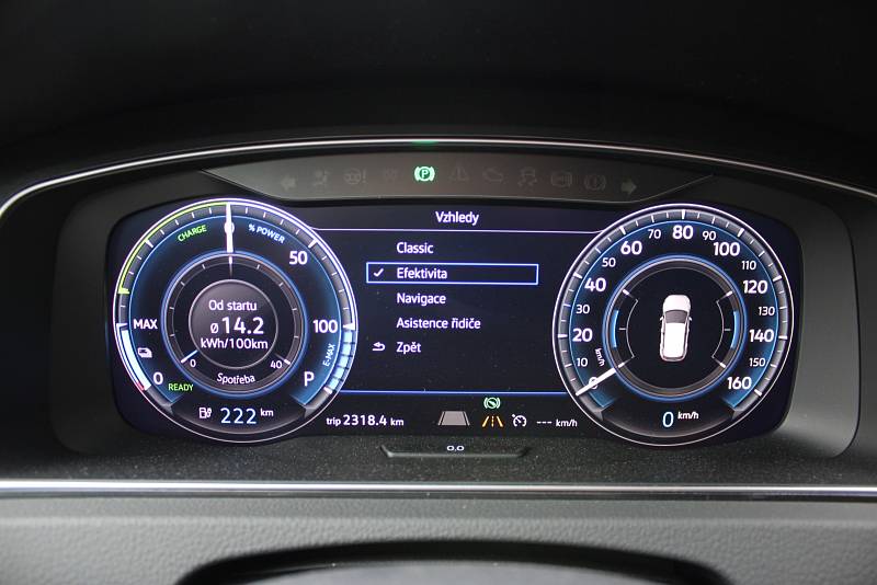 Elektromobil Volkswagen e-Golf, digitální tachometr