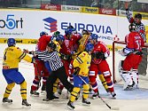 Čeští hokejisté (v červeném) proti Švédsku na turnaji Karjala.