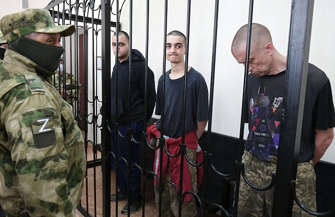 Dva Britové a Maročan, kteří byli separatisty odsouzeni k trestu smrti za boj v ukrajinských řadách