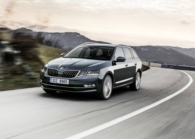 Škoda Octavia Combi 1.0 TSI ve výbavě Ambition s příplatkem 8200 Kč. 541 100 Kč