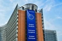 Nejen Brusel. Snímek zachycuje sídlo Evropské komise v Bruselu. Pro evropské instituce ale můžete pracovat i v Česku nebo jinde v zemích Evropské unie. Často dokonce i jinde ve světě.