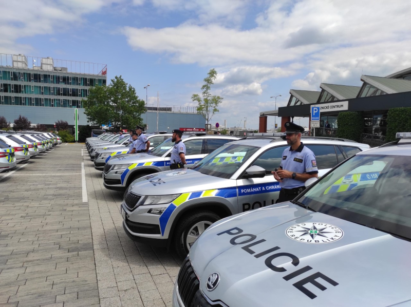 Nová policejní auta. Elektromobily zatím nechceme, říká Hamáček