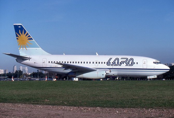 Boeing 737-204C aerolinek LAPA na letišti Jorgeho Newberyho v Buenos Aires, kde 31. srpna 1999 toto letadlo havarovalo