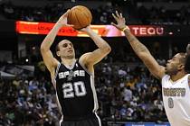 Argentinský obránce San Antonia Manu Ginobili.