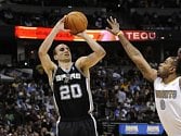 Argentinský obránce San Antonia Manu Ginobili.