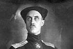 Pjotr Nikolajevič Wrangel ve své černé kozácké uniformě, která mu vynesla přezdívku Černý baron