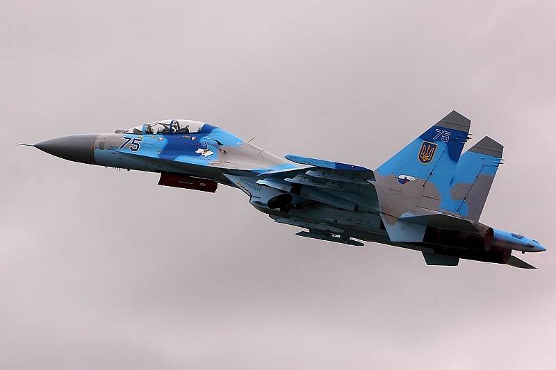 Stíhačka Suchoj Su-27 při letecké ukázce v roce 2011