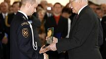 V přítomnosti prezidenta republiky Václava Klause byly slavnostně předány v Rothmayerově sále Pražského hradu Zlaté záchranářské kříže 2008.