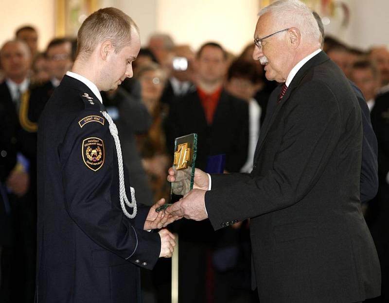 V přítomnosti prezidenta republiky Václava Klause byly slavnostně předány v Rothmayerově sále Pražského hradu Zlaté záchranářské kříže 2008.
