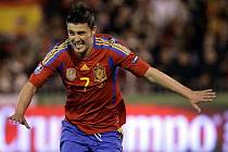 Španělský útočník David Villa se raduje z gólu.