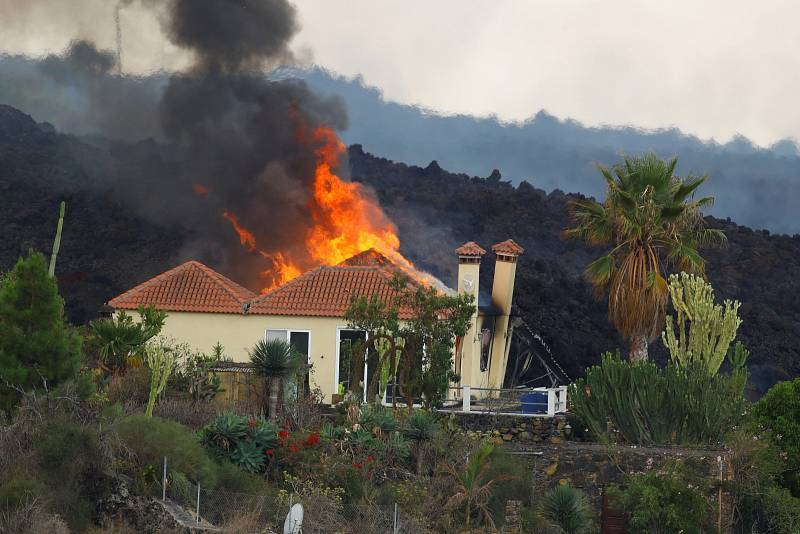 Zničené domy po erupci sopky na ostrově La Palma.