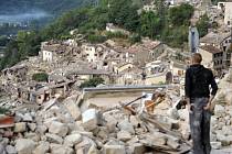 Itálii postihlo silné zemětřesení