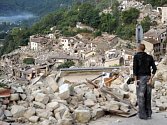 Itálii postihlo silné zemětřesení