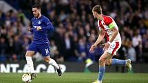 Odveta čtvrtfinále Evropské ligy mezi londýnskou Chelsea a pražskou Slavií. Eden Hazard (vlevo) a Tomáš Souček.