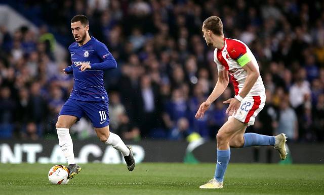 Odveta čtvrtfinále Evropské ligy mezi londýnskou Chelsea a pražskou Slavií. Eden Hazard (vlevo) a Tomáš Souček.