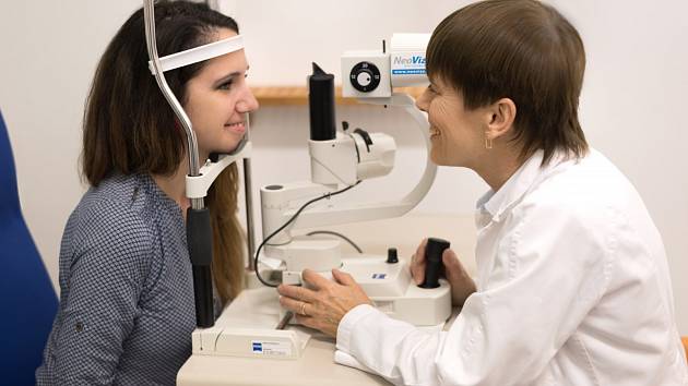 Kromě pravidelných návštěv očního lékaře, bychom neměli podcenit ani to, co pro své oči můžeme udělat i my sami.