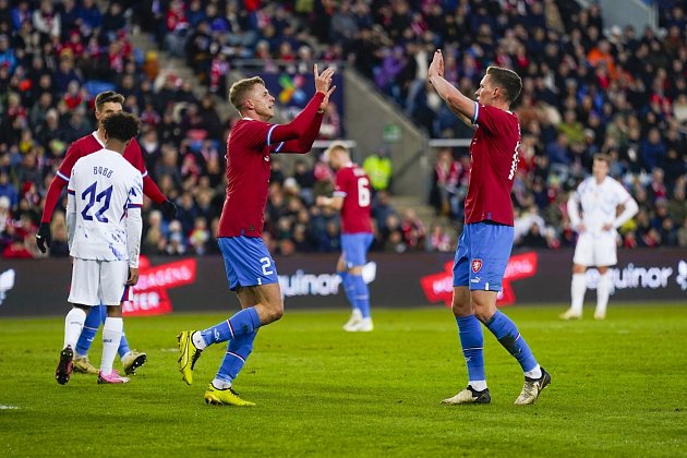 Vítězná premiéra Čechů pod Haškem. Rozpačitý výkon přebil Barákův gól